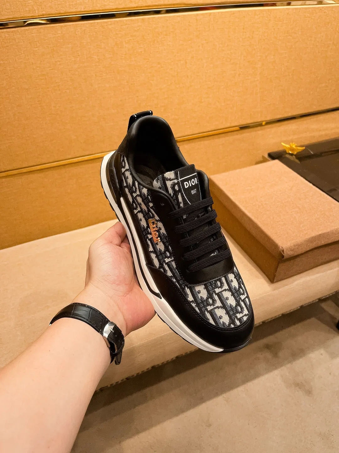Men's shoes 💰 420💰【Dior】🔥Men's high-end brand of shoes official website 1:1 latest masterpiece: the upper is made of Italian imported first-layer cowhide with a comfortable and breathable lining➕original non-slip and wear-resistant outsole🔥, making walking more convenient and comfortable! An exclusive new model, a stunning work, a beautiful 1:1 replica [color] compared to the official quality! Create a fashionable personality to set off your uniqueness! A must-have for trendy men! Classic 🔥Size: 38-44 Color: 🔥 2⃣️colors available🔥